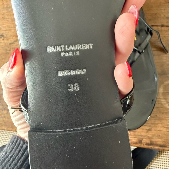 Saint Laurent Black Patent Thong Sandals with Gold YSL Logo - Picture 4 of 4